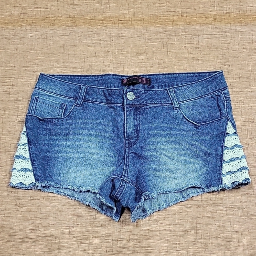 NO BO Boundaries Jean Lace Shorts Size: 13